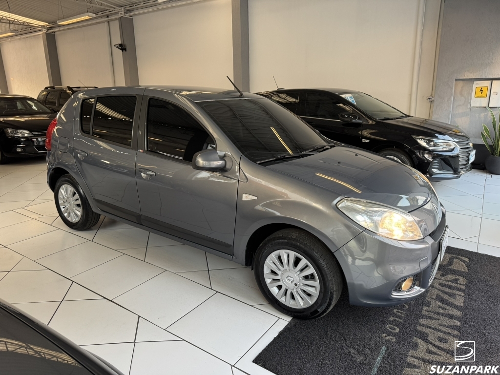 RENAULT SANDERO PRIVILEGE 1.6 AT