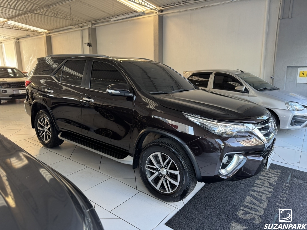 TOYOTA HILUX SW4 SRX 2.8 AT